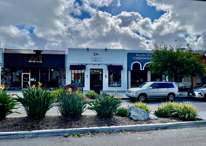 127 Main St, Vista, CA à louer - Photo du bâtiment - Image 3 de 9