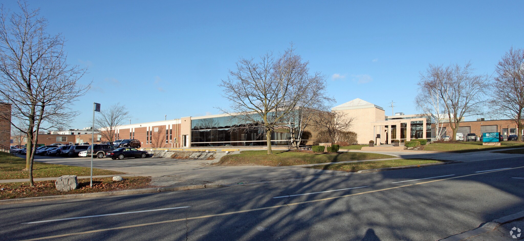 50 Valleybrook Dr, Toronto, ON à vendre Photo principale- Image 1 de 1