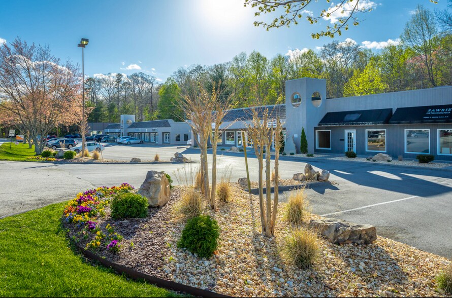 1207-1223 Taft Hwy, Signal Mountain, TN à louer - Photo du bâtiment - Image 2 de 3