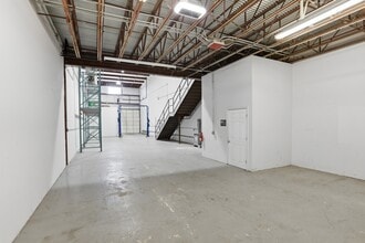 18 Graf Rd, Newburyport, MA for lease Interior Photo- Image 2 of 16