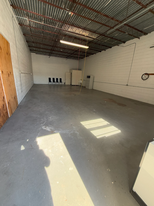 Warehouse For Rent Available Now! - Épicerie