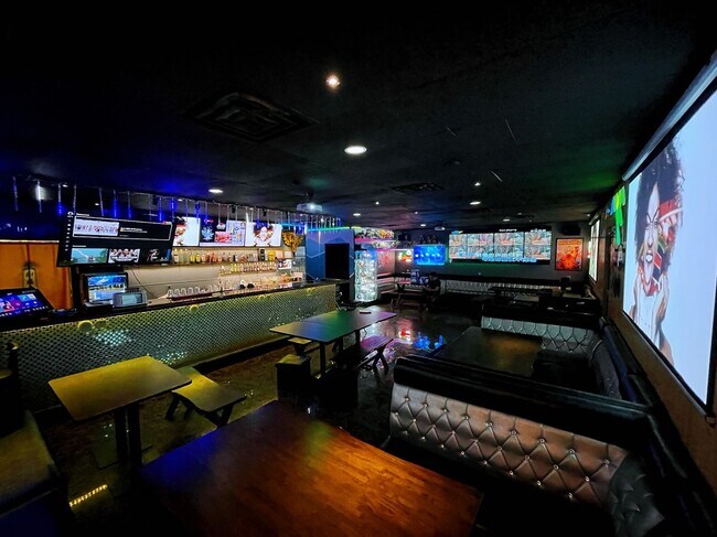 Plus de détails pour 4821 Spring Mountain Rd, Las Vegas, NV - Commerce de détail à louer