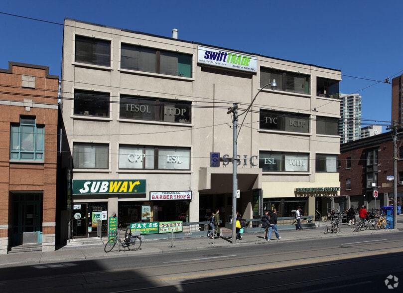150 Dundas St W, Toronto, ON à louer - Photo du bâtiment - Image 3 de 3