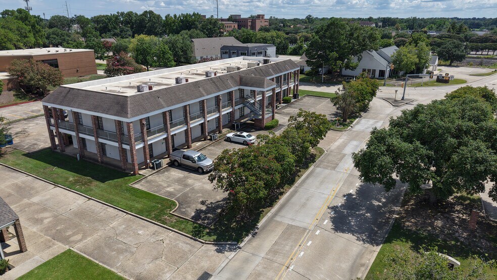 7423 Picardy Ave, Baton Rouge, LA à vendre - Photo du bâtiment - Image 1 de 54