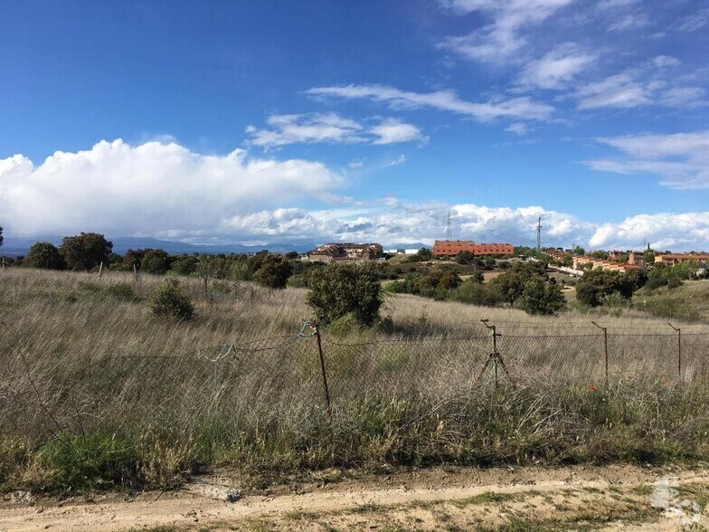 Terrain dans Sevilla la Nueva, Madrid à vendre - Photo du bâtiment - Image 2 de 19