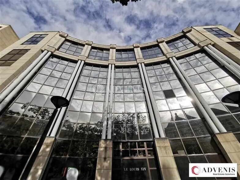 Bureau dans Lille à louer - Photo du bâtiment - Image 1 de 8