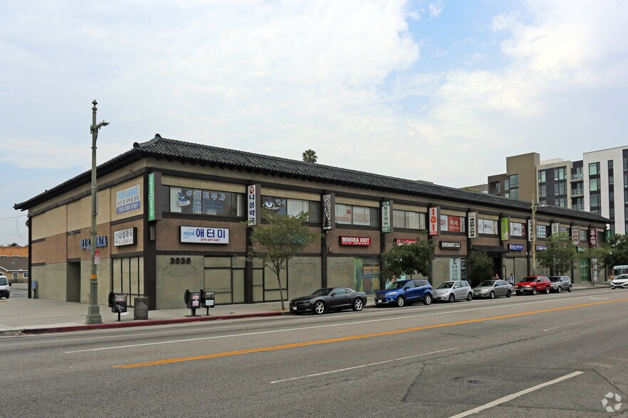 3030 W Olympic Blvd, Los Angeles, CA à louer - Photo du bâtiment - Image 1 de 8
