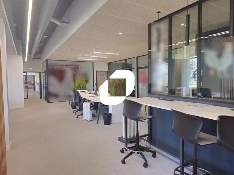 Office in Tremblay-en-France for lease - Building Photo - Image 1 of 13