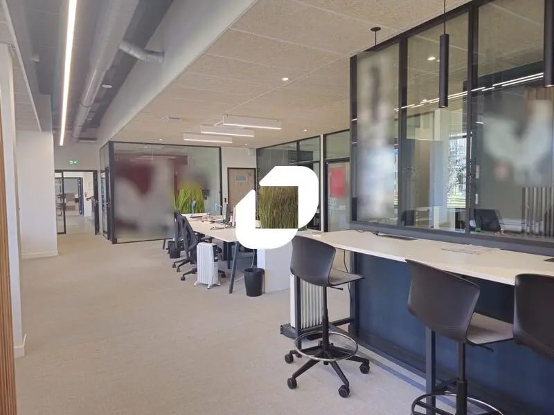 Office in Tremblay-en-France for lease Building Photo- Image 1 of 14