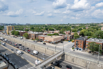 5805 Boul Décarie, Montréal, QC - Aérien  Vue de la carte