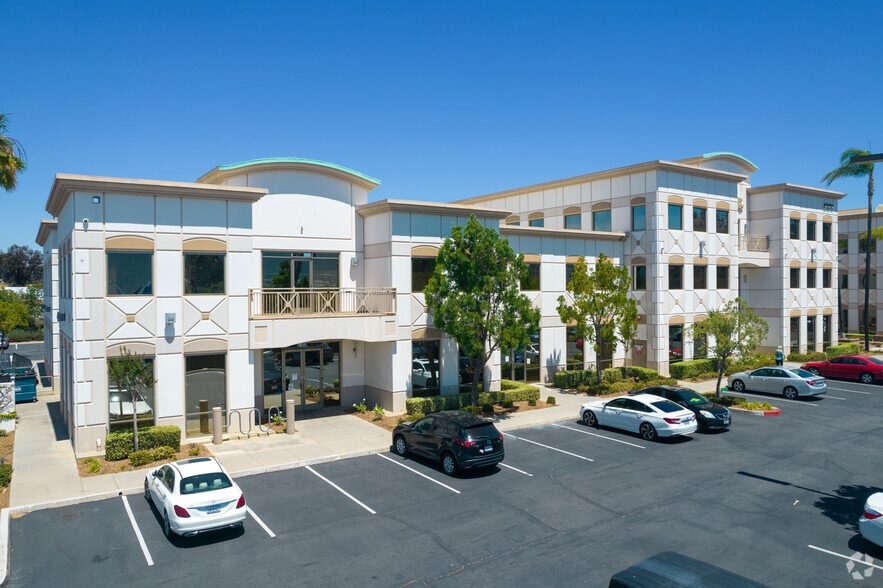 27290 Madison Ave, Temecula, CA à louer - Photo du bâtiment - Image 2 de 14