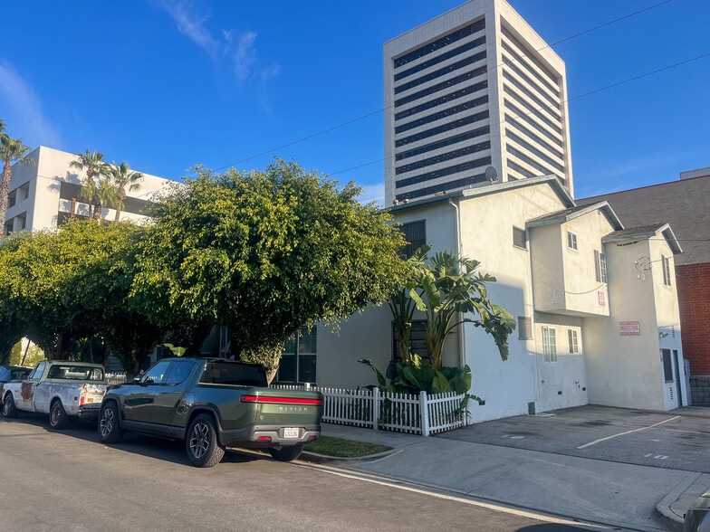 11158-11162 Massachusetts Ave, Los Angeles, CA for sale - Building Photo - Image 3 of 24