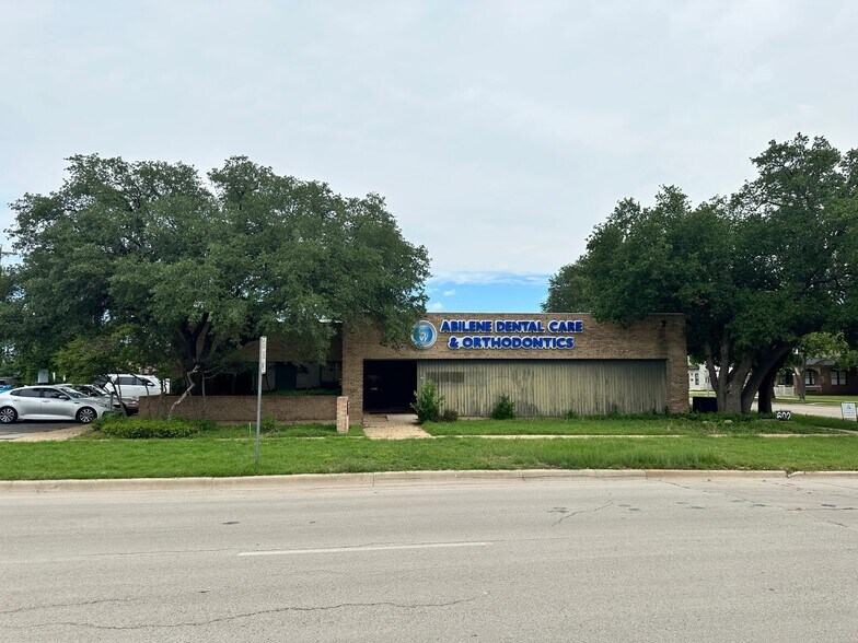 602 Hickory St, Abilene, TX à louer - Photo du bâtiment - Image 1 de 6