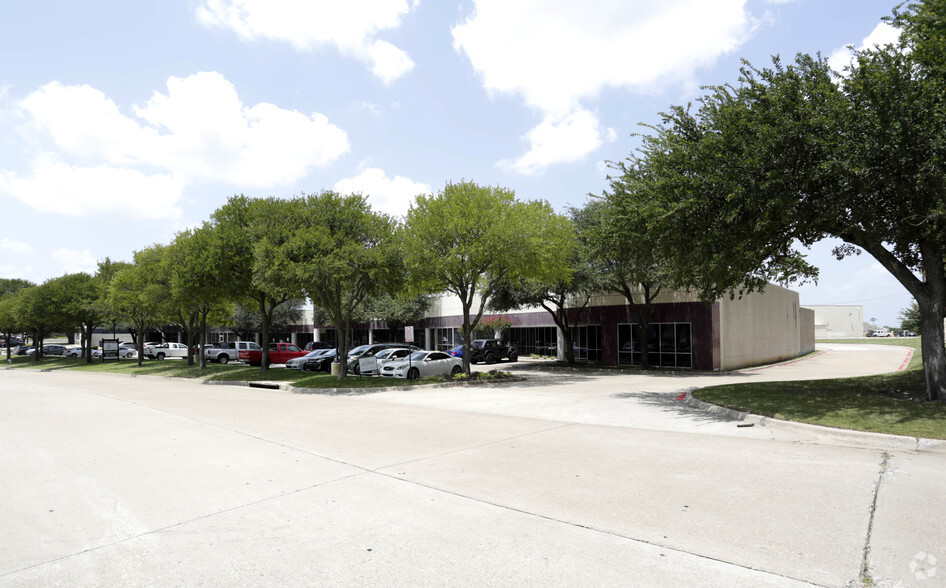 2540 Marsh Ln, Carrollton, TX for lease - Primary Photo - Image 2 of 2