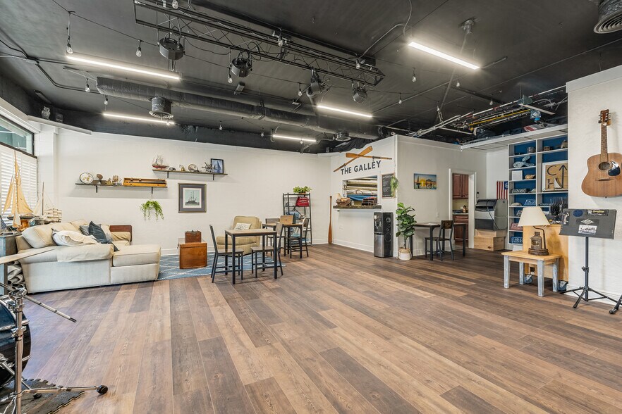 23 Royal Palm Pointe, Vero Beach, FL à vendre - Photo du bâtiment - Image 3 de 81