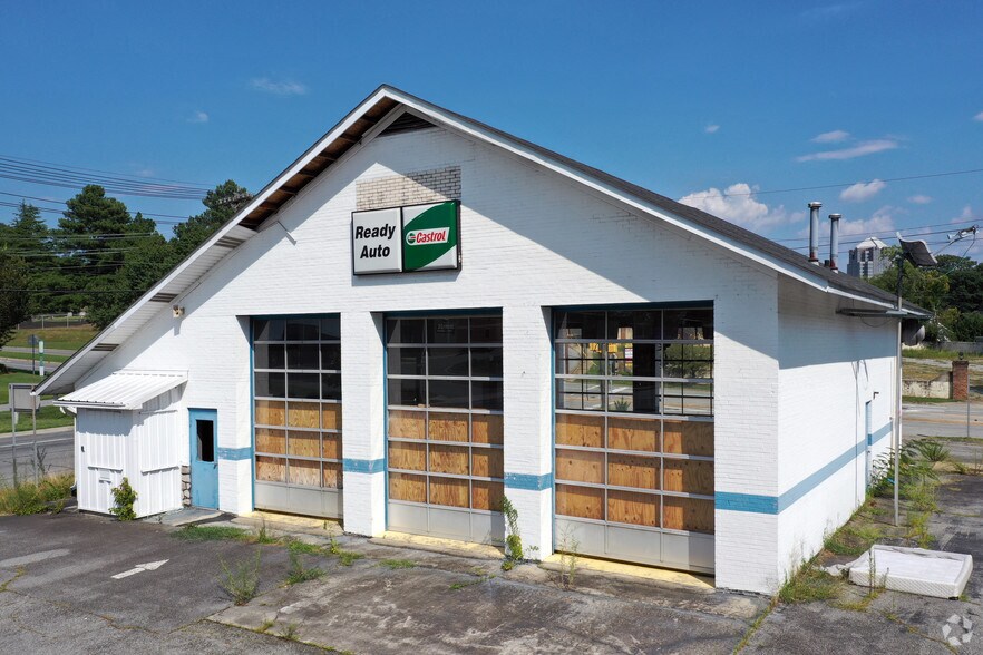 1013 Battleground Ave, Greensboro, NC à louer - Photo du bâtiment - Image 1 de 8