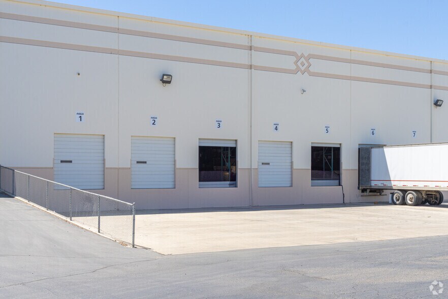 9860 Ferguson Ave, Visalia, CA à louer - Photo du bâtiment - Image 3 de 5