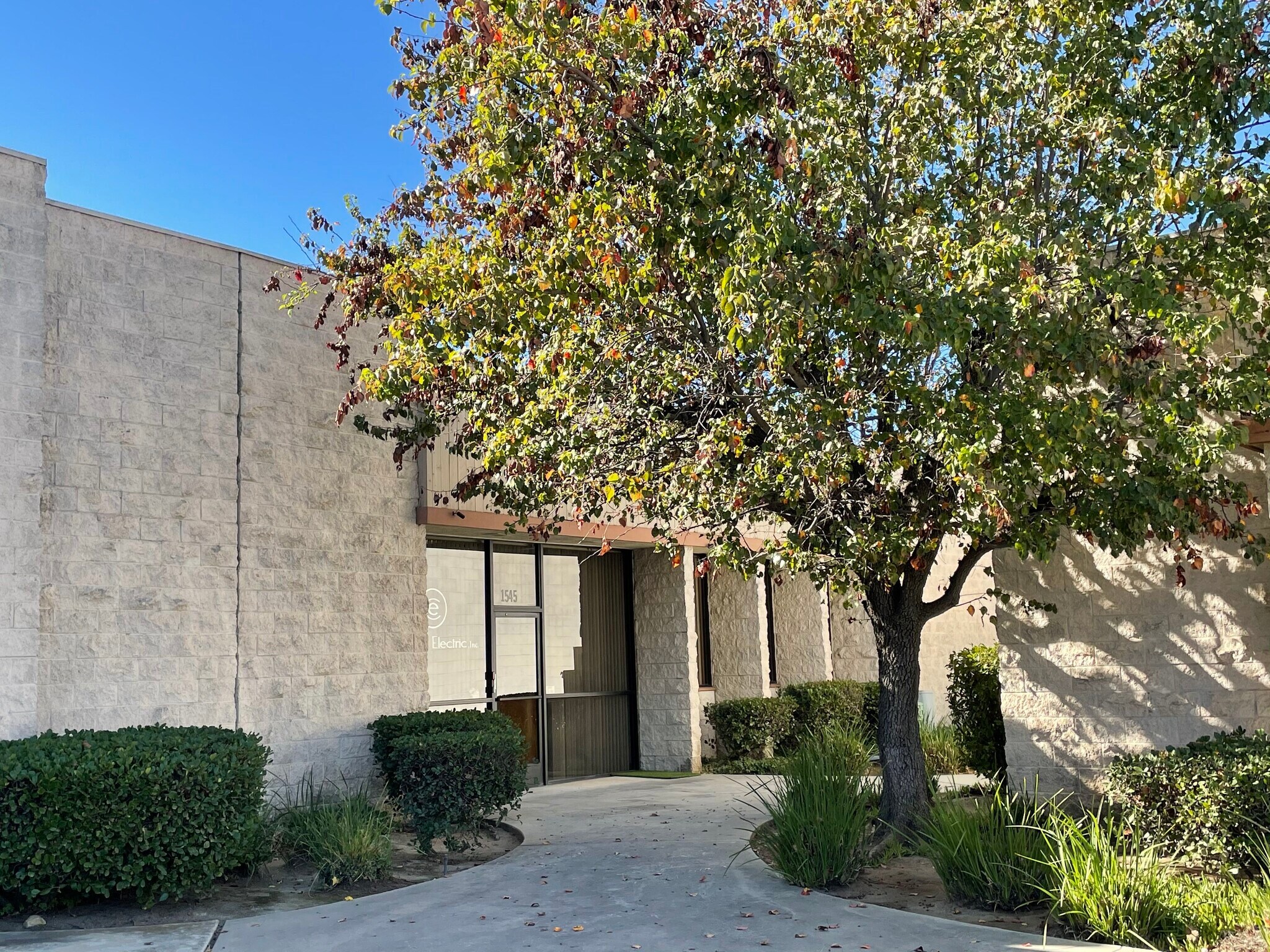 1545 Simpson Way, Escondido, CA à vendre Photo principale- Image 1 de 19