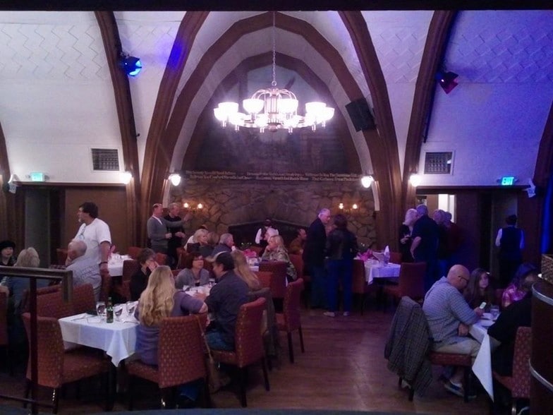 800 Arrowhead Villa Rd, Lake Arrowhead, CA for sale - Interior Photo - Image 3 of 33