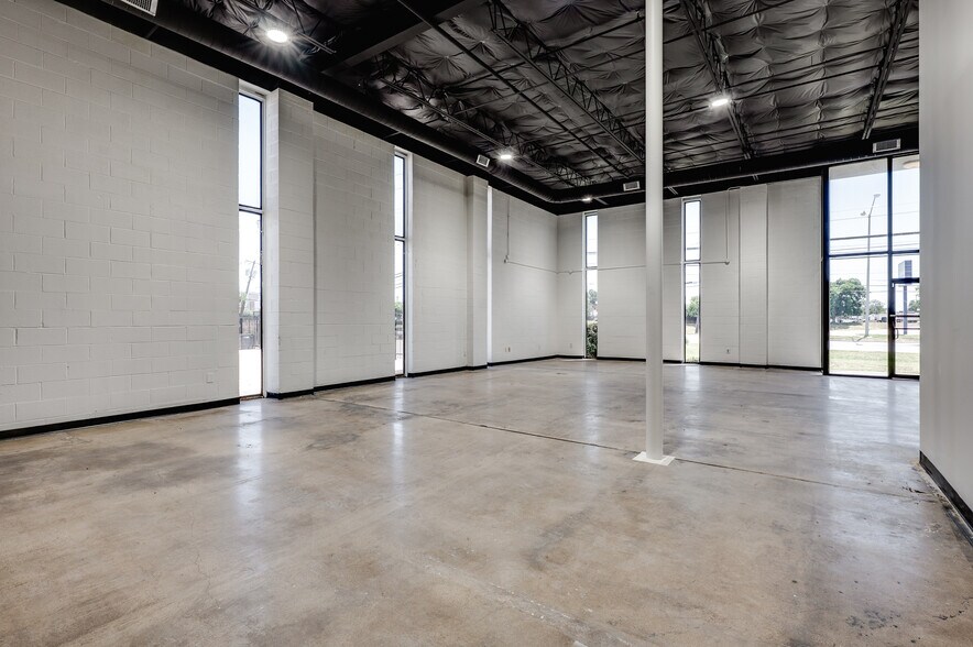 2929 Irving Blvd, Dallas, TX à louer - Photo du bâtiment - Image 3 de 10