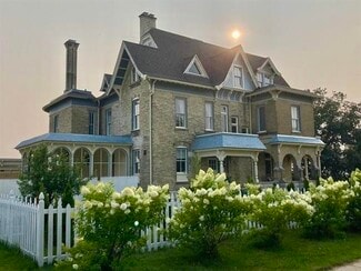 Plus de détails pour 220 Saint Lawrence Ave, Janesville, WI - Commerce de détail à vendre