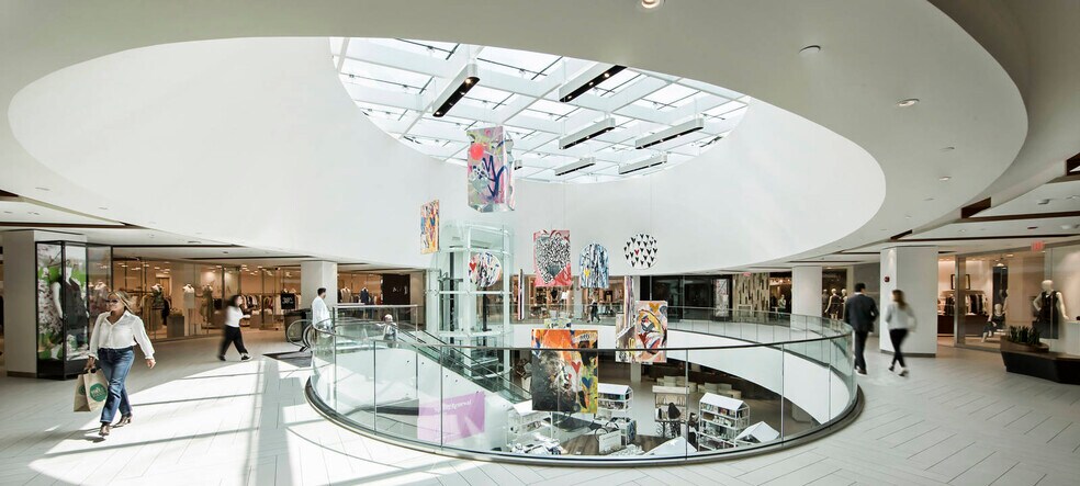 55 Avenue Rd, Toronto, ON for lease - Interior Photo - Image 2 of 13