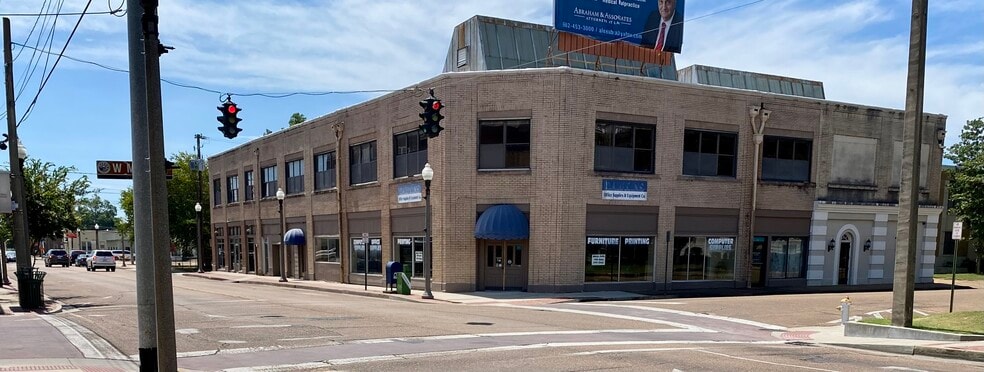 305 W Market St, Greenwood, MS for sale - Building Photo - Image 3 of 13
