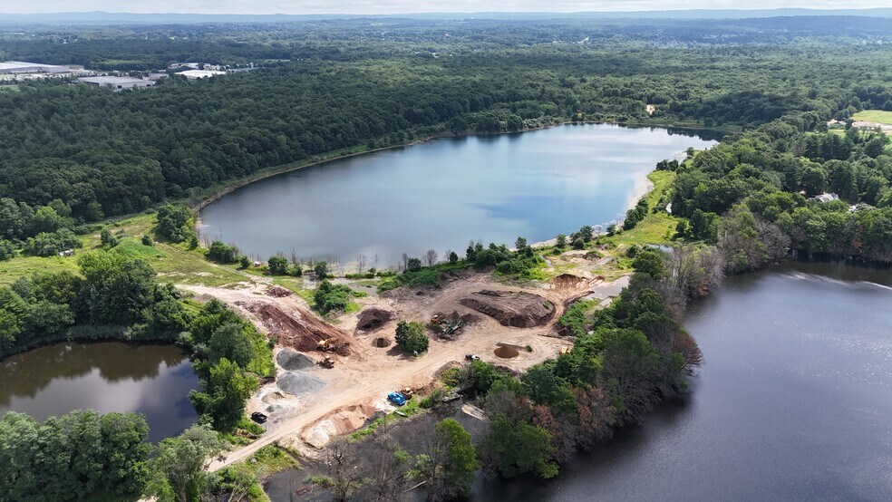 1440 John Fitch Blvd, South Windsor, CT à vendre - Photo du bâtiment - Image 2 de 2