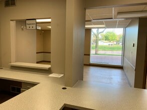 1800 S Summit Ave, Sioux Falls, SD for sale Interior Photo- Image 2 of 7