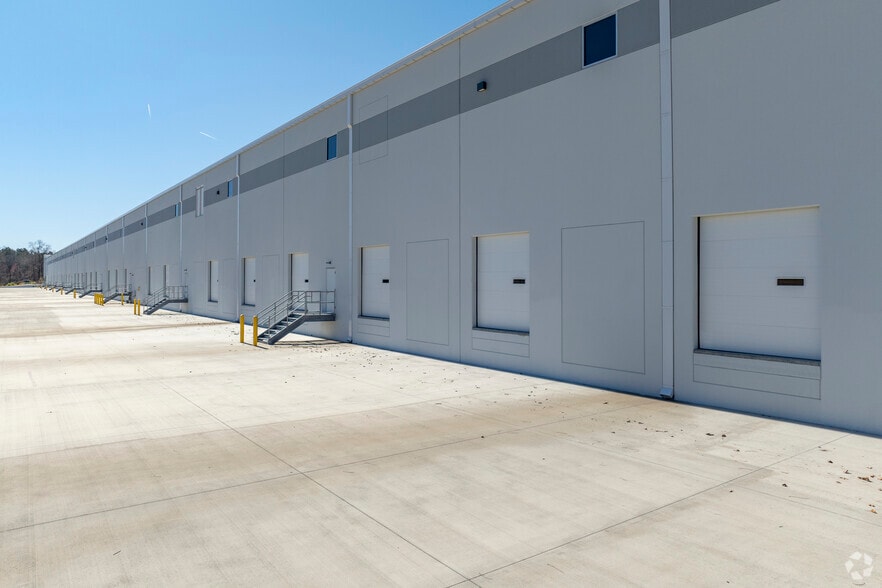 11524 Beltway Industrial Dr, Huntersville, NC for lease - Building Photo - Image 1 of 2