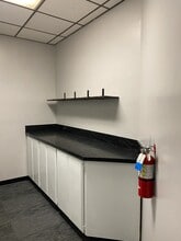 3434 Truxtun Ave, Bakersfield, CA for lease Interior Photo- Image 2 of 9