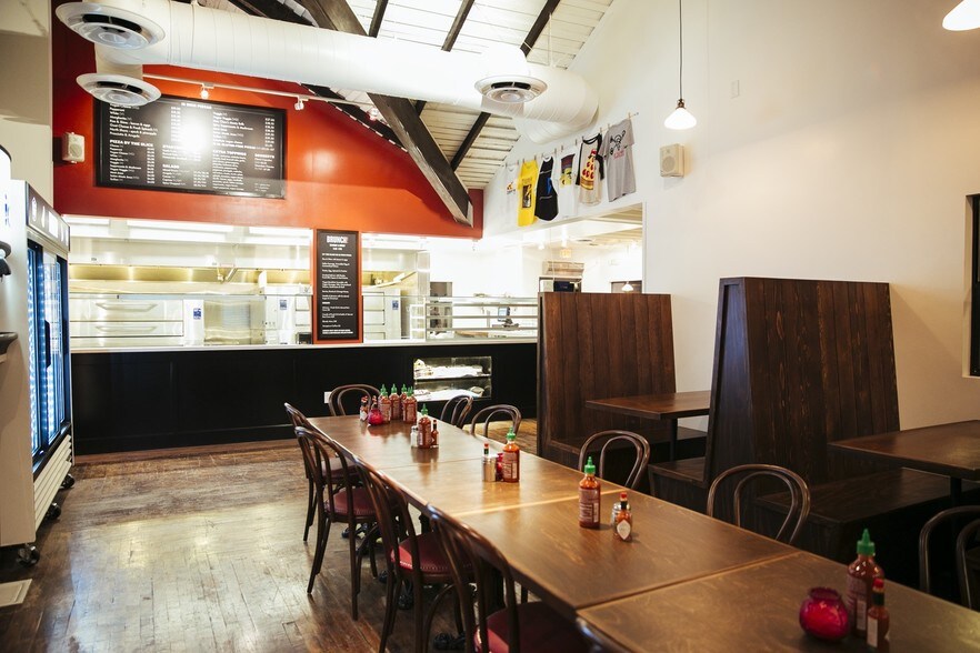 1837 E 7th St, Long Beach, CA à louer - Photo du bâtiment - Image 3 de 53