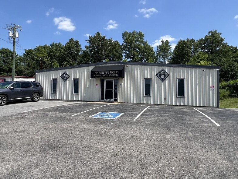 211 W Dunbar Cave Rd, Clarksville, TN à vendre - Photo du bâtiment - Image 2 de 25