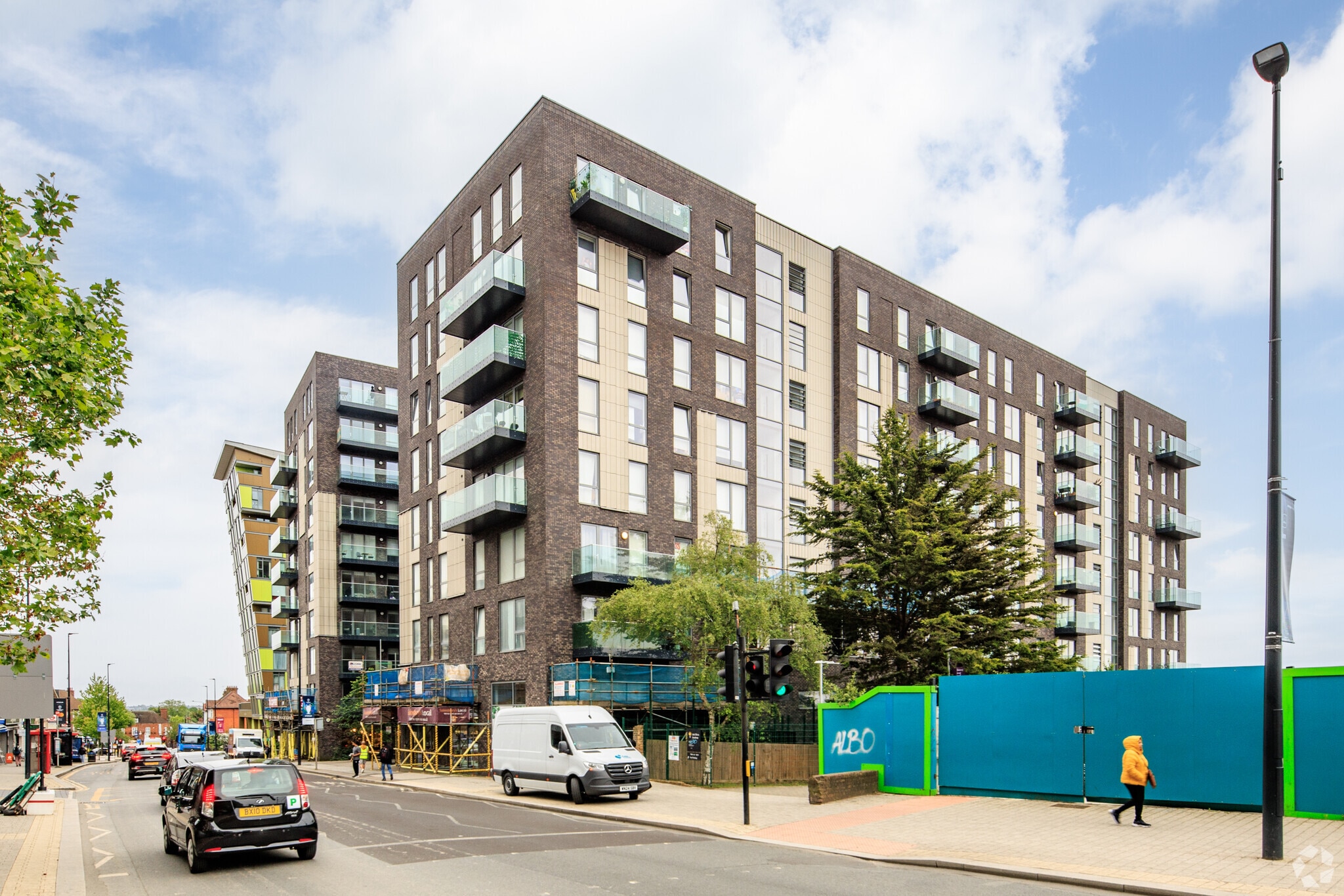 345 High Rd, Wembley for lease Primary Photo- Image 1 of 5