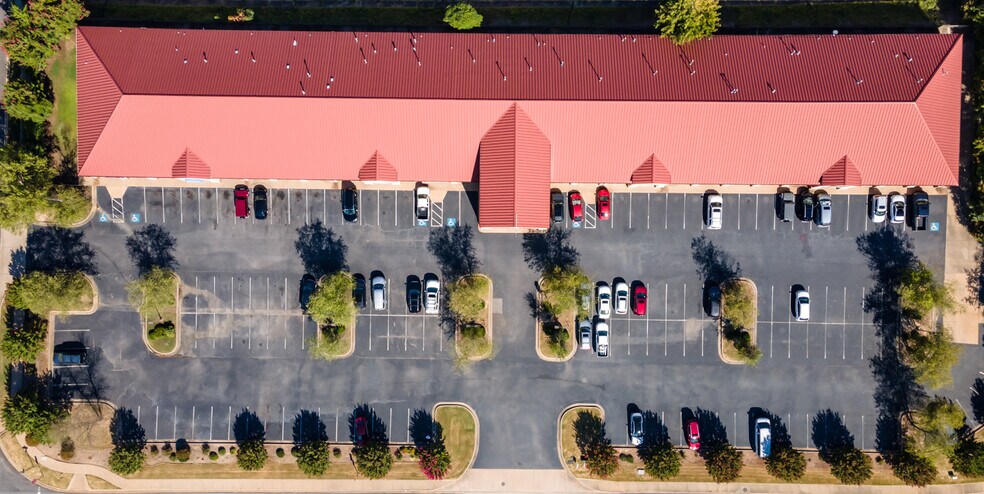 2001 Club Manor Dr, Maumelle, AR à louer - Photo du bâtiment - Image 2 de 6