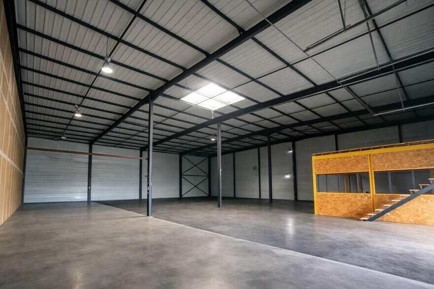 59 Allée Du Cers, Mondouzil for lease - Interior Photo - Image 2 of 12