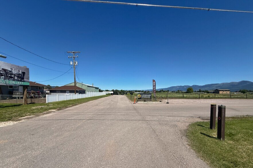 40517 MT Highway 35, Polson, MT à vendre - Photo du bâtiment - Image 2 de 12