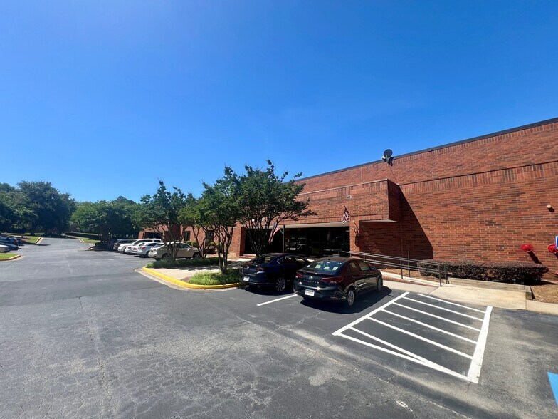 1650 International Ct, Norcross, GA for lease - Building Photo - Image 2 of 11