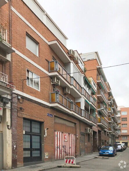 Calle de Luis Cabrera, 92, Madrid, Madrid à louer - Photo du bâtiment - Image 2 de 2