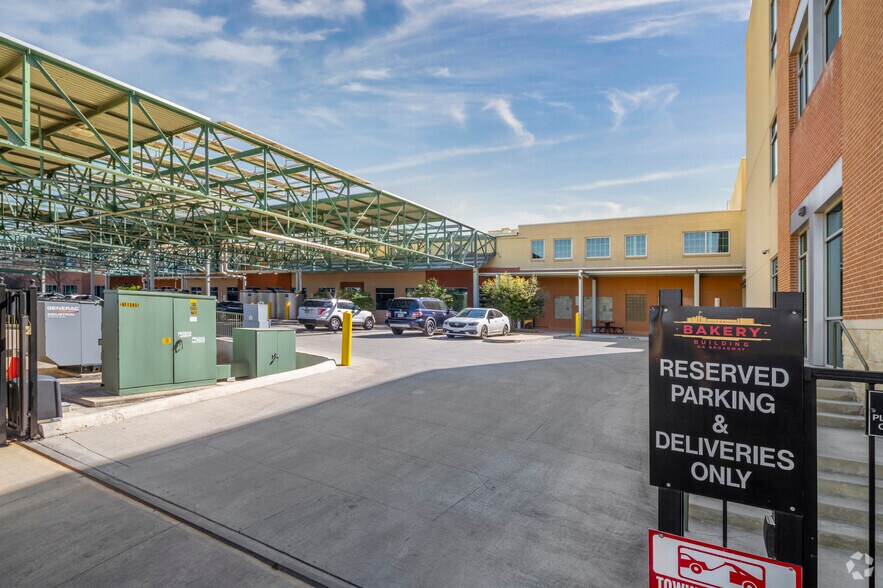 2251 Broadway St, San Antonio, TX à louer - Photo principale - Image 2 de 11