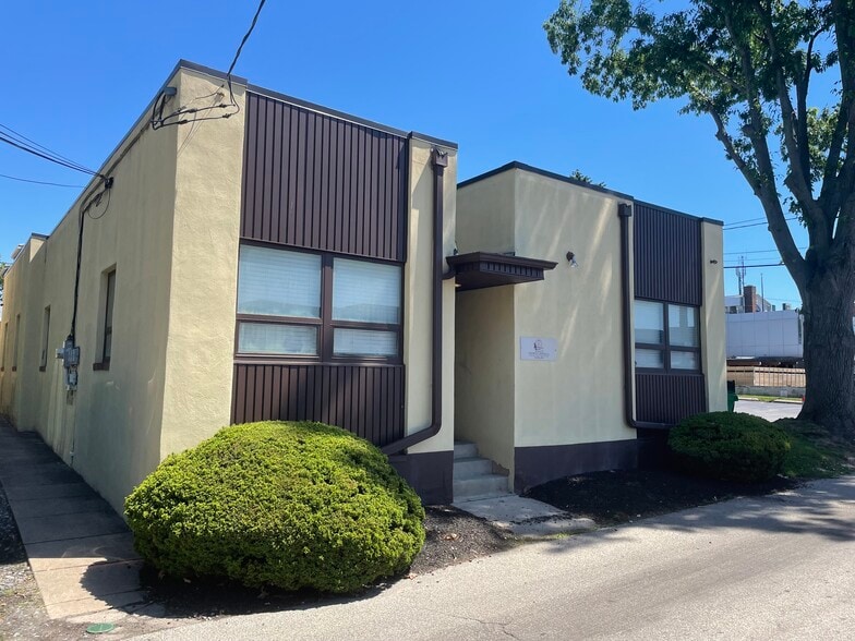 326 W Front St, Media, PA for sale - Building Photo - Image 2 of 6