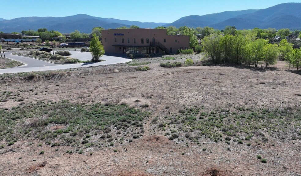 1511 Paseo Del Pueblo Sur, Taos, NM à vendre - Photo du bâtiment - Image 3 de 8