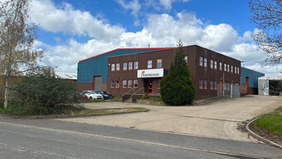 6 Blackstone Rd, Huntingdon à vendre - Photo du bâtiment - Image 2 de 6