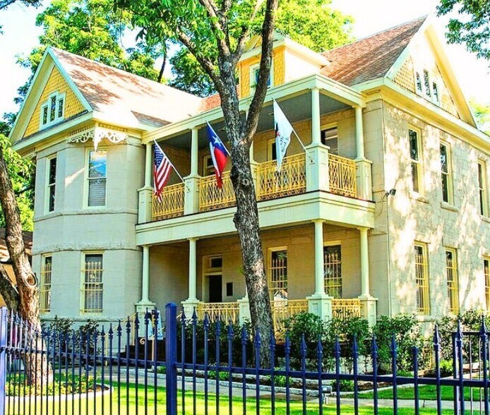 1402 E Cesar Chavez St, Austin, TX à louer - Photo du bâtiment - Image 2 de 17