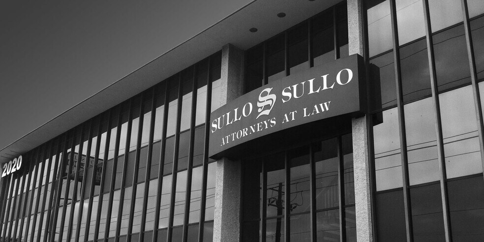 2020 Southwest Fwy, Houston, TX à louer - Photo du bâtiment - Image 1 de 7