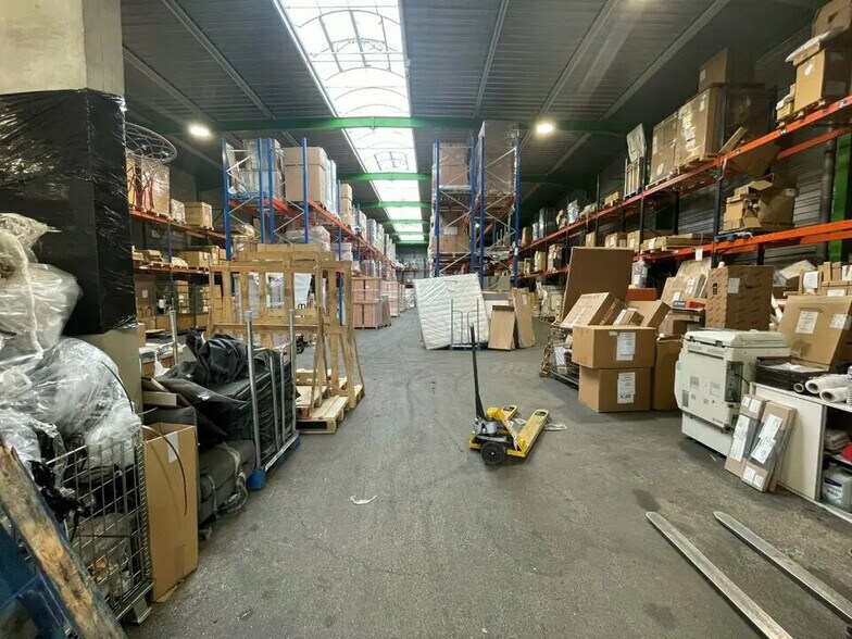 Flex dans Genas à louer - Photo du bâtiment - Image 3 de 12