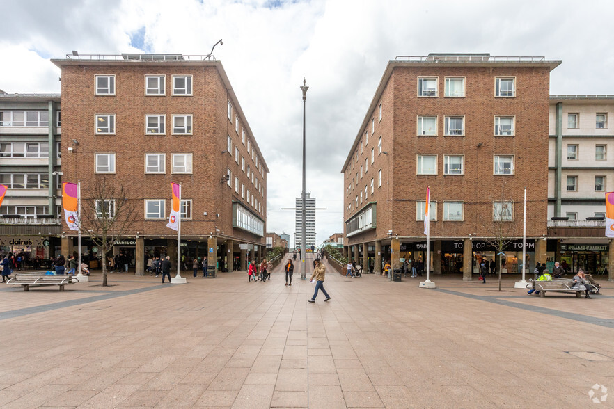 The Precinct, Coventry à vendre - Photo du bâtiment - Image 1 de 1