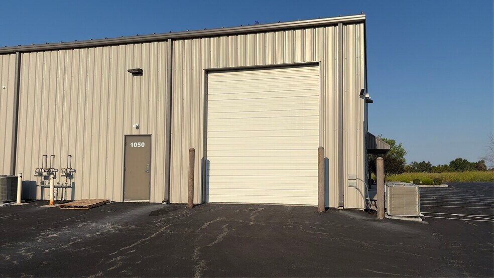 1050 Wies Industrial Dr, Lake Saint Louis, MO à louer - Photo du bâtiment - Image 2 de 4