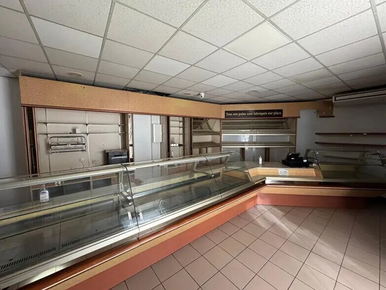 Retail in Toulouse for lease - Interior Photo - Image 1 of 4