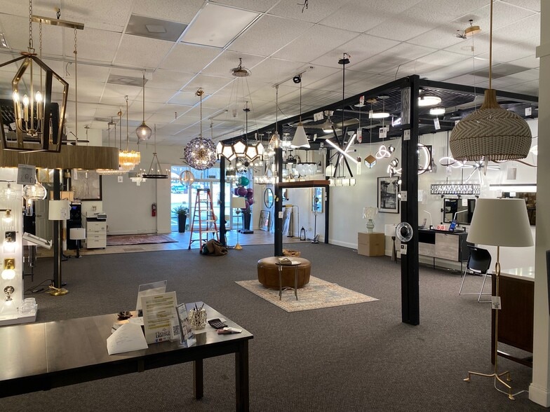 2333 N Pleasantburg Dr, Greenville, SC à louer - Photo du bâtiment - Image 2 de 5